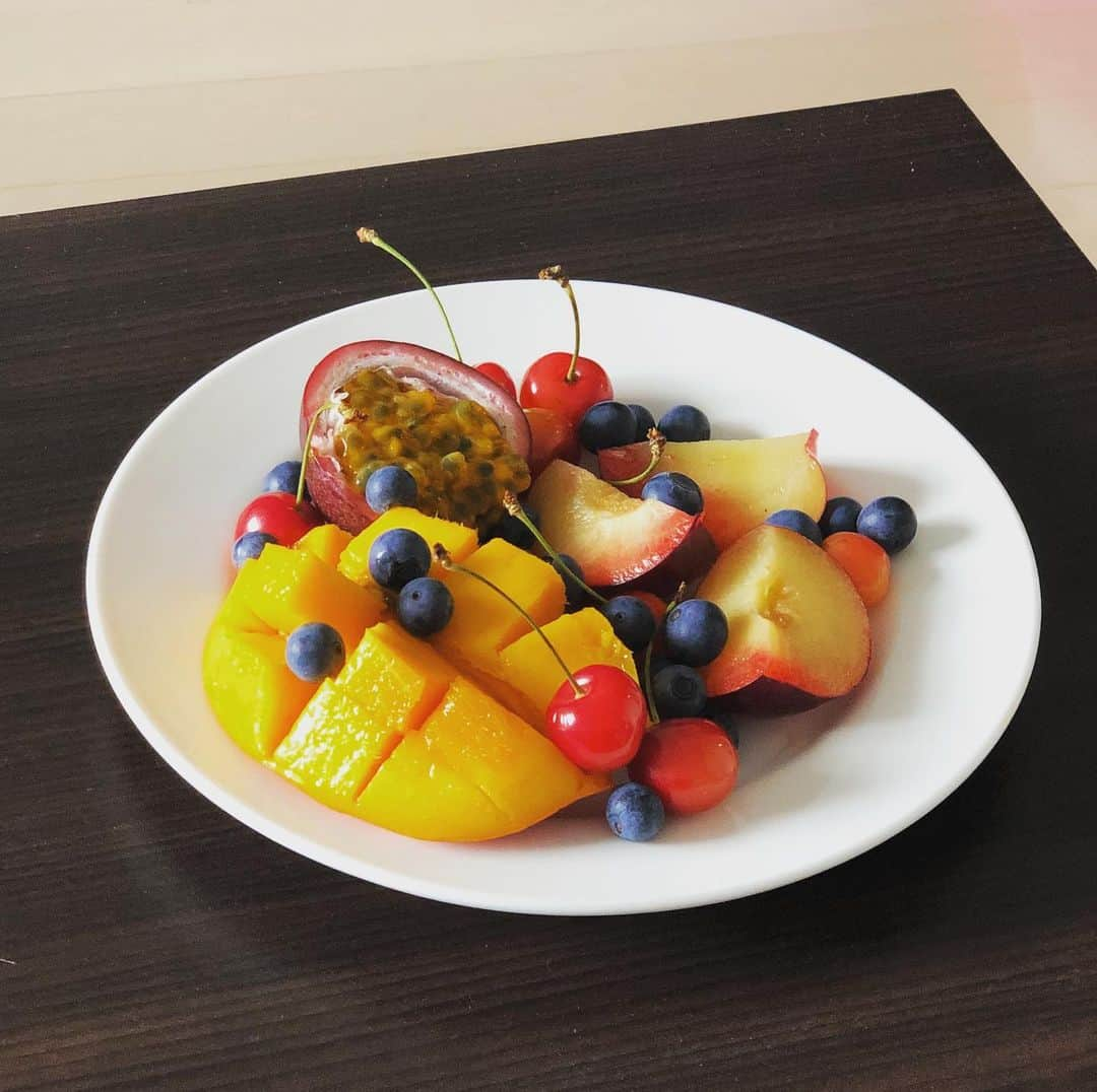 柴田嶺さんのインスタグラム写真 - (柴田嶺Instagram)「Morning fruit platter🍒 #fruits#morning#朝活」7月23日 11時05分 - ryo_shibata_skate