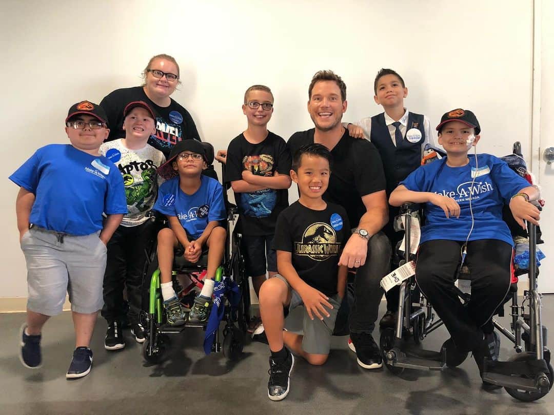 クリス・プラットのインスタグラム：「Thank you Abraham, Daniel, Israel, Jack, Lou, Geziah, Elias and Megan! My favorite part of this gig will forever be the time I get to spend with wonderful kids like you. Thank you @makeawishamerica You fill my heart and restore my soul.」