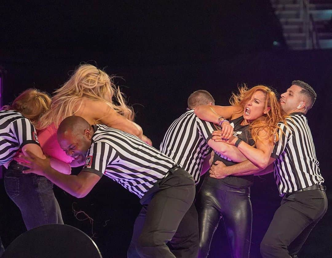 WWEさんのインスタグラム写真 - (WWEInstagram)「#AMomentOfBliss turned into an all out brawl as @natbynature and @beckylynchwwe couldn’t wait for #SummerSlam so they started early at the #RawReunion」7月23日 11時40分 - wwe