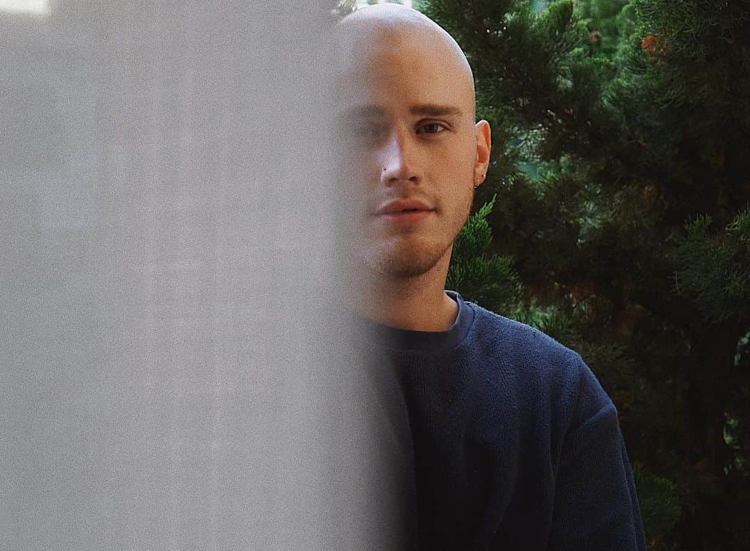 ブランドン・シェイアのインスタグラム：「Is this considered a smize?」