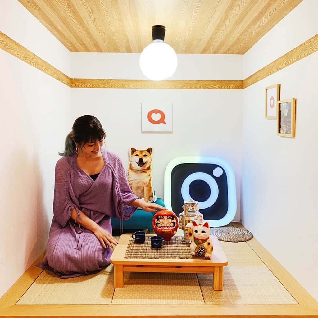 のインスタグラム：「･ Facebook社で打ち合わせをさせて頂きました🤭 ･ 飲み物やお菓子がたーくさん並んでいて驚き🤭 (炭酸水と甘栗いただいちゃいました☺️) ･ こーんなインスタスポットもたくさん🤭 ･ そして何よりスタッフさん達が とても働きやすい環境の素敵な会社でした🤭 ･ お邪魔しましたまたお邪魔します☺️」