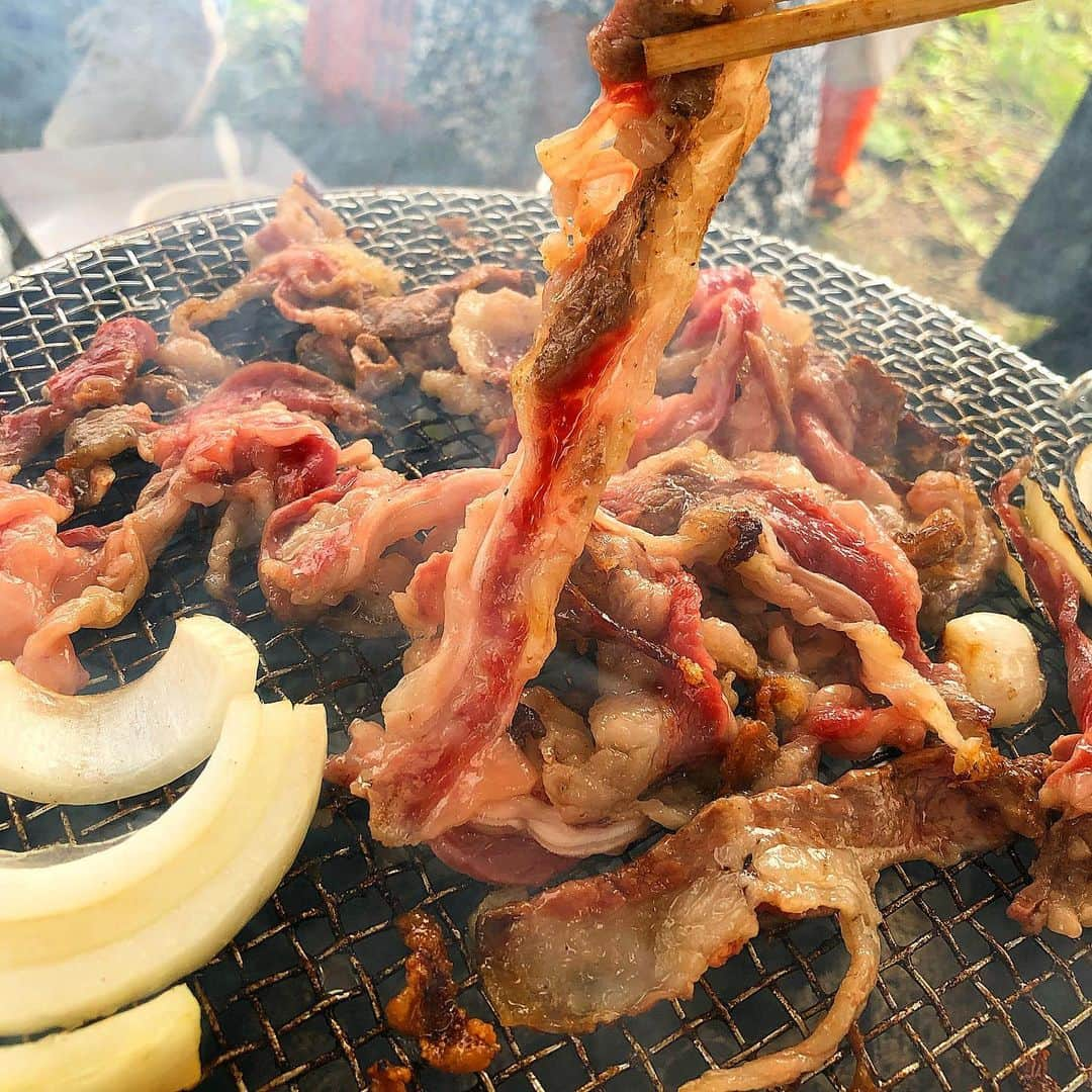 アンジェラ佐藤さんのインスタグラム写真 - (アンジェラ佐藤Instagram)「しほろ牛肉祭りでお会いした｢札幌スープカレーらっきょ｣のイデゴウさーん！  北海道産牛肉のしほろ牛を堪能しまくれて幸せ過ぎた祭りでした（笑）  #北海道産牛肉 #北海道産牛肉応援pr大使  #しほろ牛 #士幌町 #しほろ牛肉祭り #イデゴウ さん #井出さんとしほろ牛のコラボメニュー #しほろ牛とサブジのスープカレー  #しほろ牛の旨みがなまらでてる味わい深いスープカレー  #スープカレーの写真撮り忘れ💦 #ちなみに今回私が爆食したのはしほろ牛のゴロッケ #牛肉ゴロゴロ入ってるコロッケだからゴロッケ #他にもしほろ牛を使用したメニューが沢山あったよ #なまらうまい #ヒンナヒンナ #ちなみにしほろ牛とサブジのスープカレーは7月限定で札幌らっきょ大サーカスで食べれますよん #行ってみそらしど」7月23日 11時48分 - angela_satou