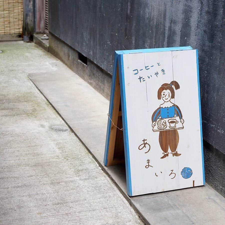 LeTRONC ルトロンさんのインスタグラム写真 - (LeTRONC ルトロンInstagram)「【あまいろ コーヒーとたい焼き / 京都・四条】﻿ .﻿ 京都の四条駅から徒歩3分のところにある「あまいろ コーヒーとたい焼き」は、主に熊本・天草地方の特産品などを販売しているカフェです☕️﻿ ﻿ まるまるっとしたフォルムが可愛い「天草まるきんのたい焼き」は、つぶあん・カスタード・ミックスの3種類！カスタードは緑茶風味と珍しいお味🍵﻿ ﻿ たい焼きに合うさっぱりとしたソーダは、ピンクグレープやブラッドオレンジなど4種類🥤うまくバランスをとりながら、たい焼きと一緒に撮影される方が増えているようです📷✨﻿ ﻿ ぜひ味わいに行ってみてくださいね😋﻿ .﻿ 📍京都府京都市下京区釘隠町242﻿ .﻿ 📷写真・情報提供：@yu12ki_20sさん﻿ 素敵な投稿をありがとうございます✨﻿ .﻿ \ 一緒にルトロンInstagramを盛り上げませんか？🙋‍♀️ /﻿ #ルトロン で素敵なおでかけ体験をシェアしてくれる方を大募集しています♪投稿内容は、Instagramで紹介させていただきます☺️﻿ .﻿ ルトロンのアプリはAppStore、GooglePlay「ルトロン」で検索！﻿ .﻿ #letronc #japanese_food #kyotocafe #あまいろコーヒーとたい焼き #天草まるきんのたい焼き #まるきんのたい焼き #天草のたい焼き #たい焼き #ソーダ #ピンクグレープフルーツ #インスタ映え #インスタ映えスイーツ #和スイーツ #スイーツ #スイーツ部 #スイーツ巡り #スイーツ好きな人と繋がりたい #古民家カフェ #京都カフェ #四条カフェ #カフェ #カフェ巡り #カフェスタグラム #京都グルメ #四条グルメ #グルメ #グルメ女子 #グルメ巡り #そうだ京都行こう」7月23日 12時21分 - letronc.m