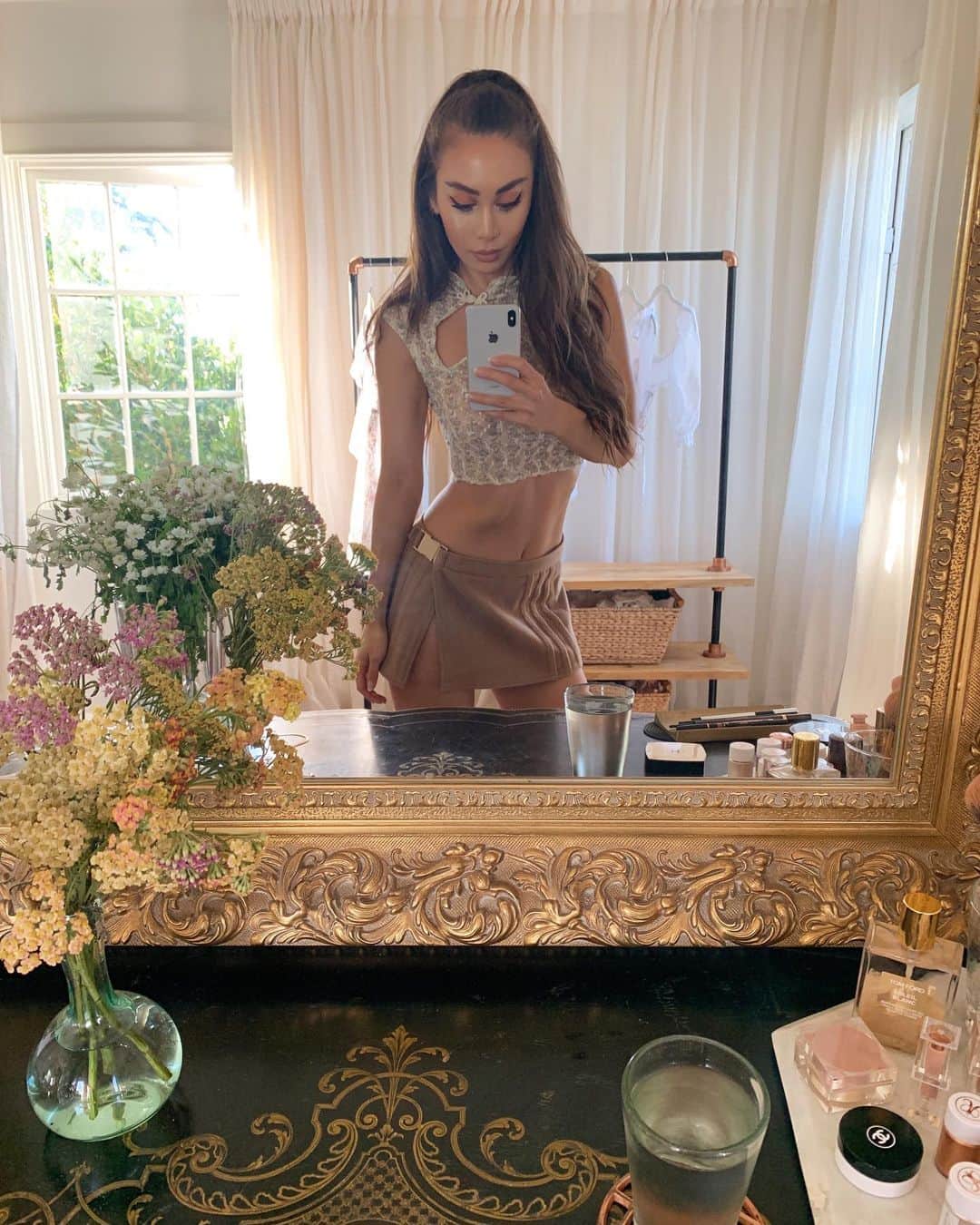 ルミ・ニーリーのインスタグラム：「Proof I cleaned my room」