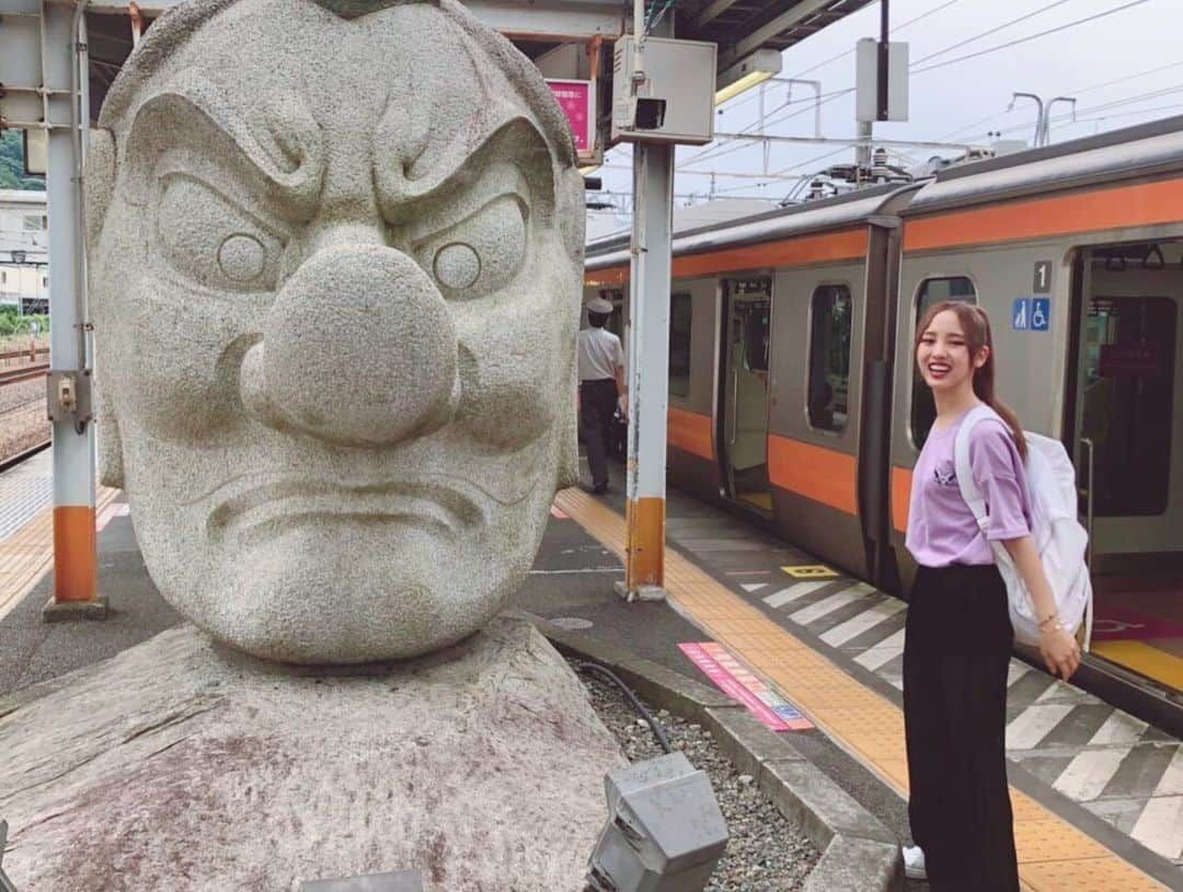 飯窪春菜さんのインスタグラム写真 - (飯窪春菜Instagram)「👺🚞👺 ・ ・ 高尾駅ホームにいる天狗様と👺 ・ 下山した後は京王高尾山温泉 極楽湯に入って新しいTシャツ（エーフィ）に着替えて帰りました〜☺️💜 ・ ・ ・ #高尾山 #山登り #登山  #天狗  #温泉  #京王高尾山温泉  #エーフィ  #ポケモン  #はるなの毎日  #飯窪ってる」7月23日 12時42分 - harunaiikubo_official