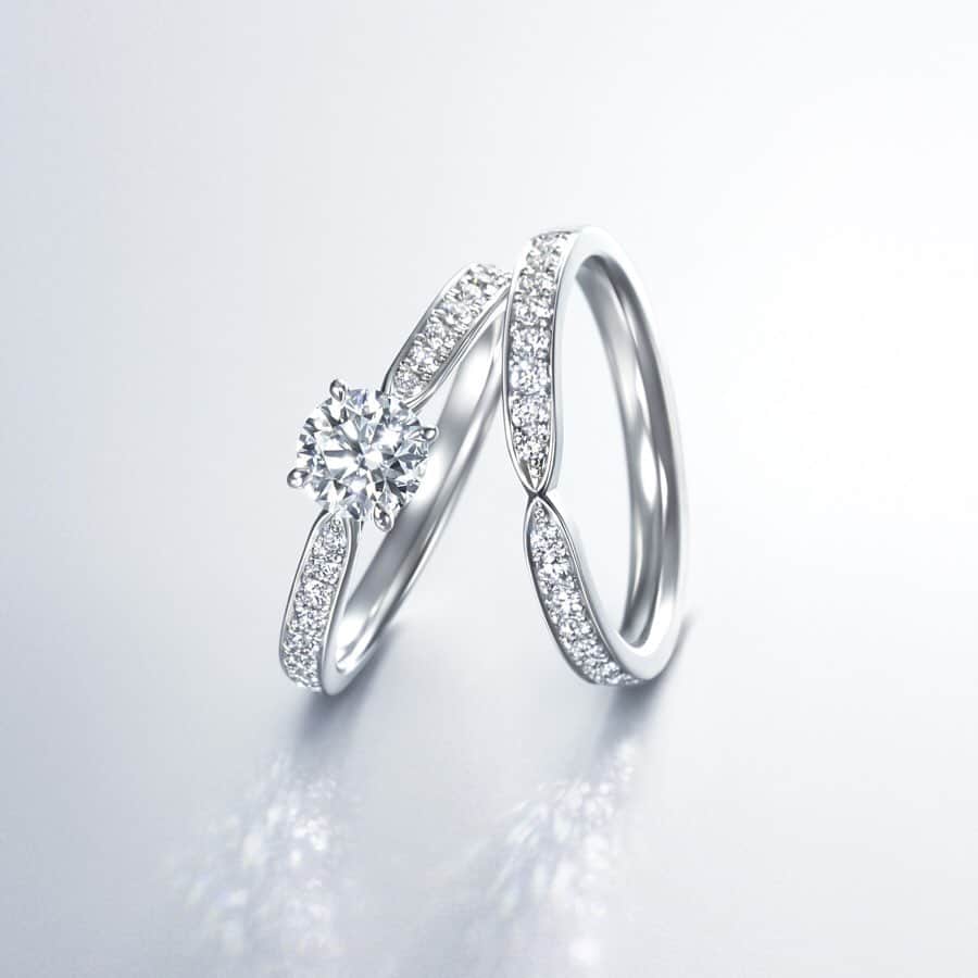 ラザール ダイヤモンド ブティック公式 | 婚約・結婚指輪さんのインスタグラム写真 - (ラザール ダイヤモンド ブティック公式 | 婚約・結婚指輪Instagram)「・ 「ずっと、そばに･･･。」 その揺るぎない意思と、願いを込めた永遠にきらめく贈り物。 ・ 「WILL」、それは「ふたり」がスタートする輝かしい未来をかたちにしたエンゲージリング。ダイヤモンド本来の、きらめく虹を思わせる幸せのオーラを放つように。そんな願いを込め、可能性と発見が尽きることなく広がる都市・ＮＹで生まれたダイヤモンドブランドがお届けする逸品です。 ・ ━…‥・‥…━…‥・‥…━━…‥・‥…━…‥・‥…━ ＜エンゲージリング＞WILL/ウィル：Carat : 0.20ct～/Price(税抜) : 279,000円～ ＜ネックレス＞FL817PN：Carat : 0.45ct/Price(税抜) : 320,000円 ＜ピアス＞FL797PP：Carat : 0.16ct～/Price(税抜) : 150,000円～ ━…‥・‥…━…‥・‥…━━…‥・‥…━…‥・‥…━ ・ ★限定フェア実施中☆ 9月29日(日)まで「ラザール・キャプラン フェア」を実施中！ エンゲージリング成約で「レーザー刻印メッセージ」を、マリッジリング成約で「ブティックオリジナルジュエリークロス」をプレゼント中。 ・ #輝かしい未来 ・ #WILL #ウィル #ジュエリーコレクション #ネックレス #FL817PN #ピアス #FL797PP ・ #プロポーズ #ブライダルリング #マリッジリング #エンゲージリング #エンゲージメントリング #ダイヤモンドリング #婚約 #結婚 #指輪 #婚約指輪 #結婚指輪 #婚約指輪選び #結婚指輪選び #指輪探し #結婚式 #結婚式準備 #2019年春婚 #2019年夏婚 #2019年秋婚 #2019年冬婚 ・ #ラザールダイヤモンド #lazarediamond」7月23日 13時00分 - lazarediamond_boutique