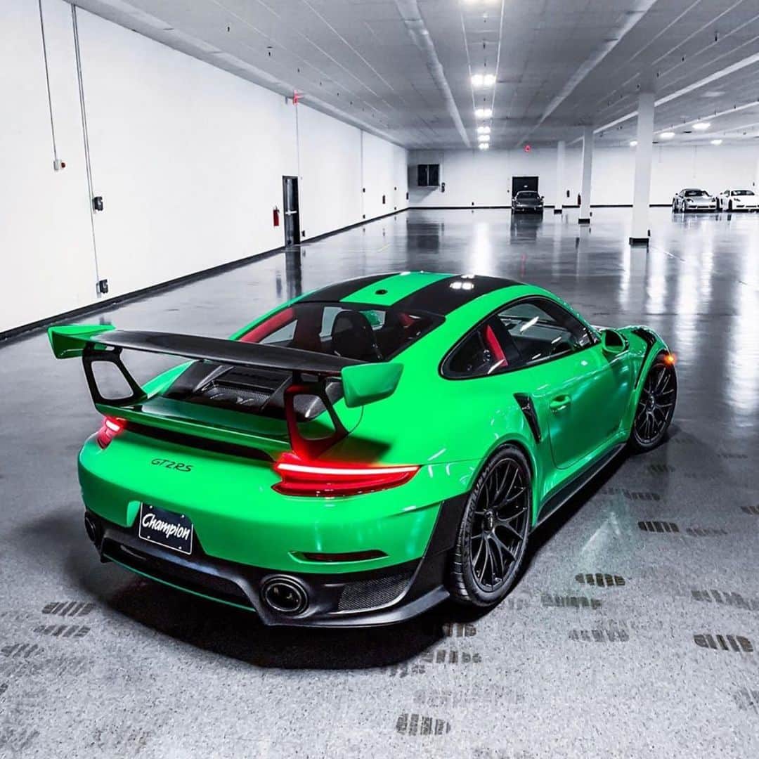 CarsWithoutLimitsさんのインスタグラム写真 - (CarsWithoutLimitsInstagram)「Watermelon 🍉 GT2RS Photo @mmaraj  #carswithoutlimits #porsche #gt2rs」7月23日 12時55分 - carswithoutlimits