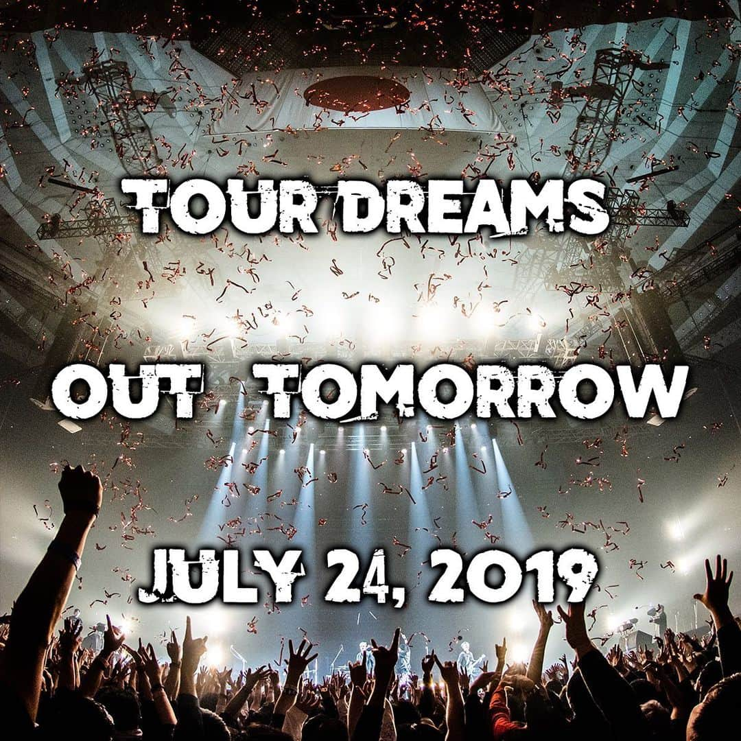 Julen Esteban-Pretelさんのインスタグラム写真 - (Julen Esteban-PretelInstagram)「TOUR DREAMS the BOOK by @JulenPhoto  OUT TOMORROW!!!! July 24  Did you order your copy?  #TOURDREAMS #JulenPhoto #SPACESHOWER #coldrain #Crossfaith #ONEOKROCK #SiM #MaximumTheHormone #miyavi #OsakaMonaurail #TokyoSkaParadiseOrchestra #BringMeTheHorizon #MissMayI #FerminMuguruza #LaGossaSorda #ObrintPas #RadicalAnimalBeat #SoziedadAlkoholika」7月23日 12時57分 - julenphoto