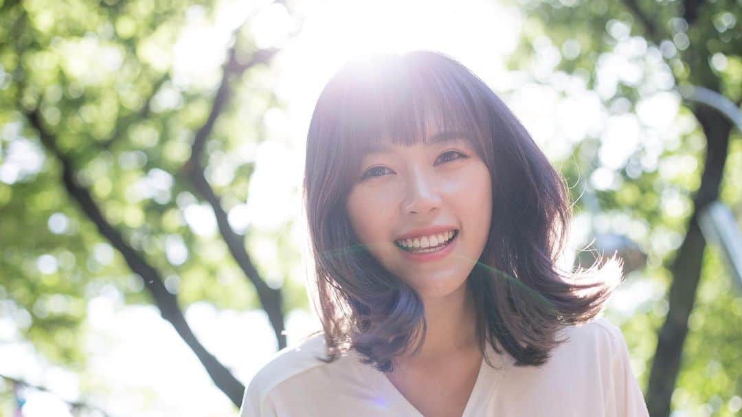 Miss Hunnyのインスタグラム：「雖然呢張相嘅我唔係好靚， 但係見到呢張相就諗起隻歌： 「抬頭吧黑暗過會是晨曦 懷著樂觀總有轉機」 ......希望林振強沒有騙我。」