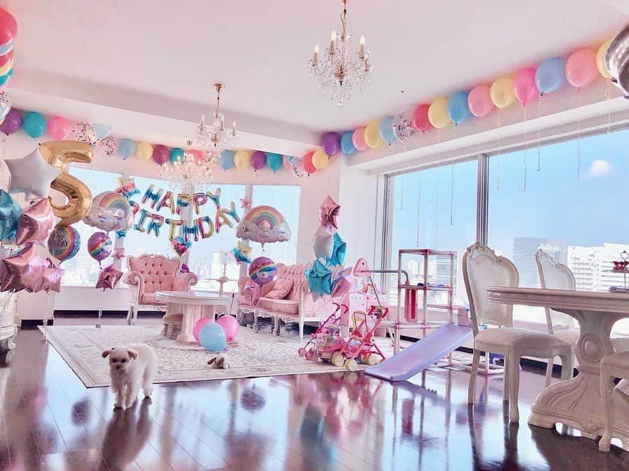 寿リリカさんのインスタグラム写真 - (寿リリカInstagram)「♡ 🎈🌈birthday room🌈🎈🎀🎁 ♡ 🦄ゆめかわレインボーバースデー🌈🎈🌈🎈 ♡ #娘５歳 #5歳誕生日 #５歳バースデー #バースデー #お誕生日 #バースデーバルーン #バースデー装飾 #ゆめかわ #ゆめかわレインボー #balloon #birthdayballoon #rainbow」7月23日 13時19分 - ririkakotobuki