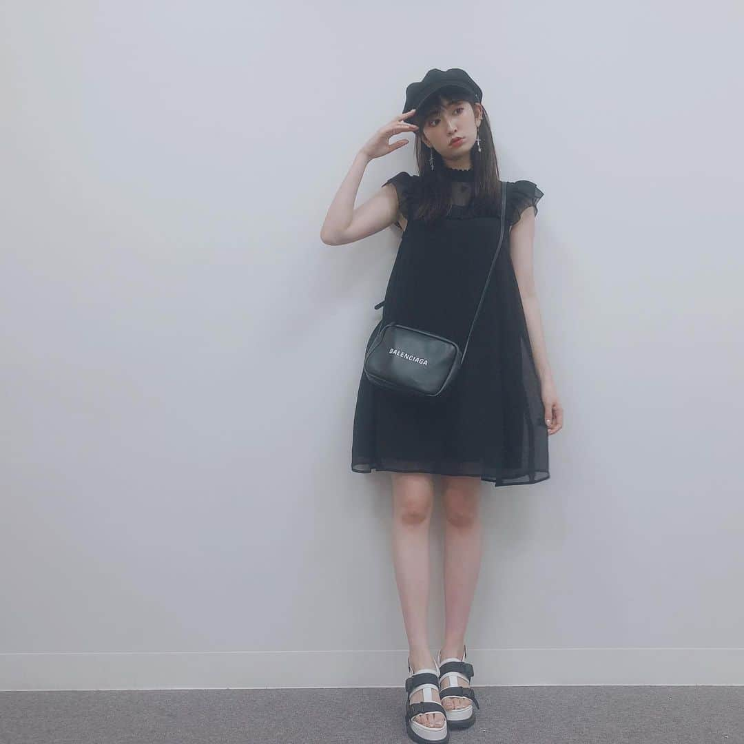 吉田朱里さんのインスタグラム写真 - (吉田朱里Instagram)「#EATME 🖤 #fashion #ootd #balenciaga」7月23日 13時23分 - _yoshida_akari