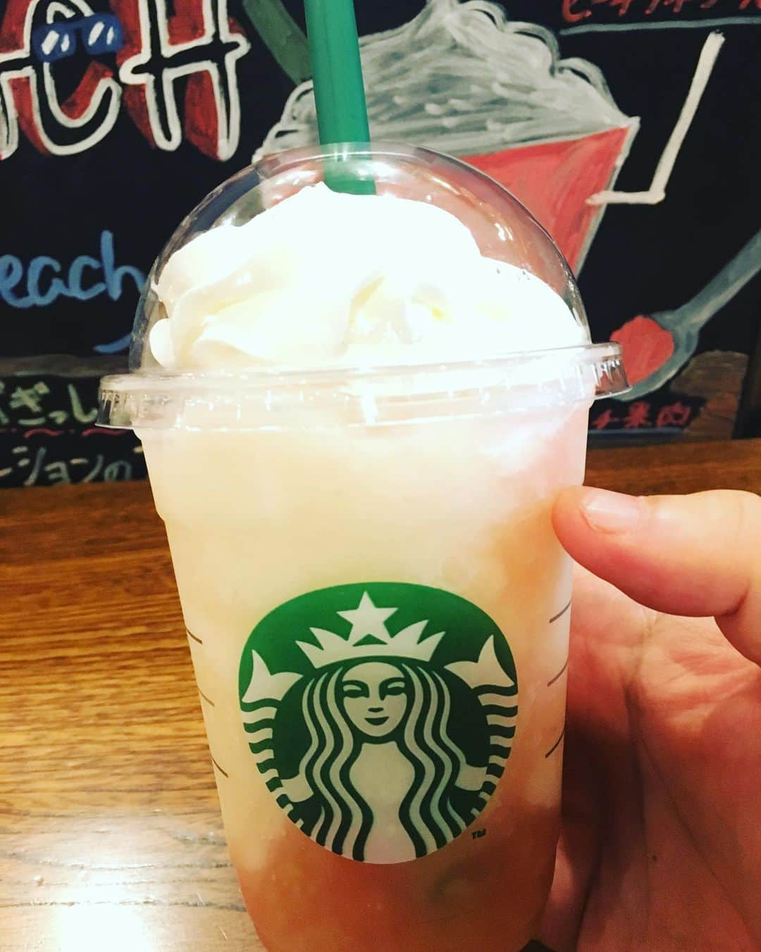 Shinnosukeさんのインスタグラム写真 - (ShinnosukeInstagram)「Peach c'mon !! Ahow !! ♬  #ようやく #スタバ #starbucks #桃 #ピーチオンザビーチフラペチーノ #甘い」7月23日 13時34分 - shinscapade