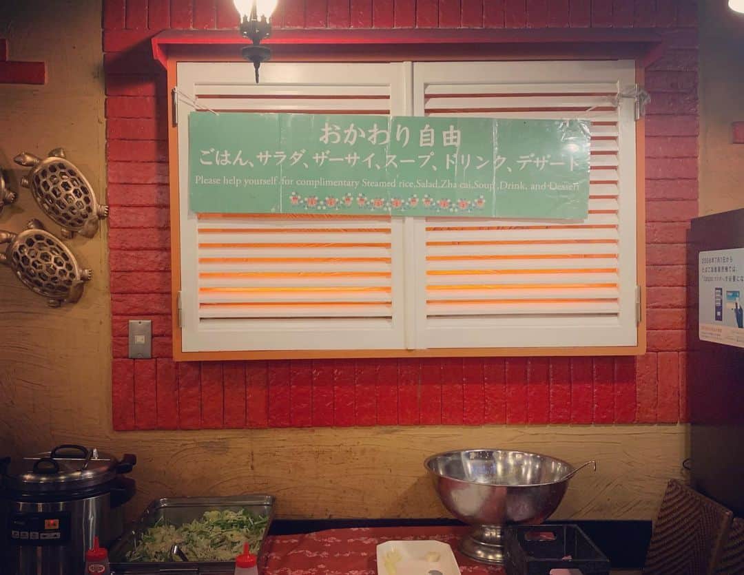 一三さんのインスタグラム写真 - (一三Instagram)「赤坂界隈での昼食は必ずこの店。  ご飯，スープ，サラダ，デザート，烏龍茶，コーヒー，飲み放題，食べ放題で，税込590円⁉️ #昼食 #ランチ #lunch #グルメ #gourmet #中華料理 #赤坂 #akasaka #激安ランチ」7月23日 13時40分 - ichizou.co.jp