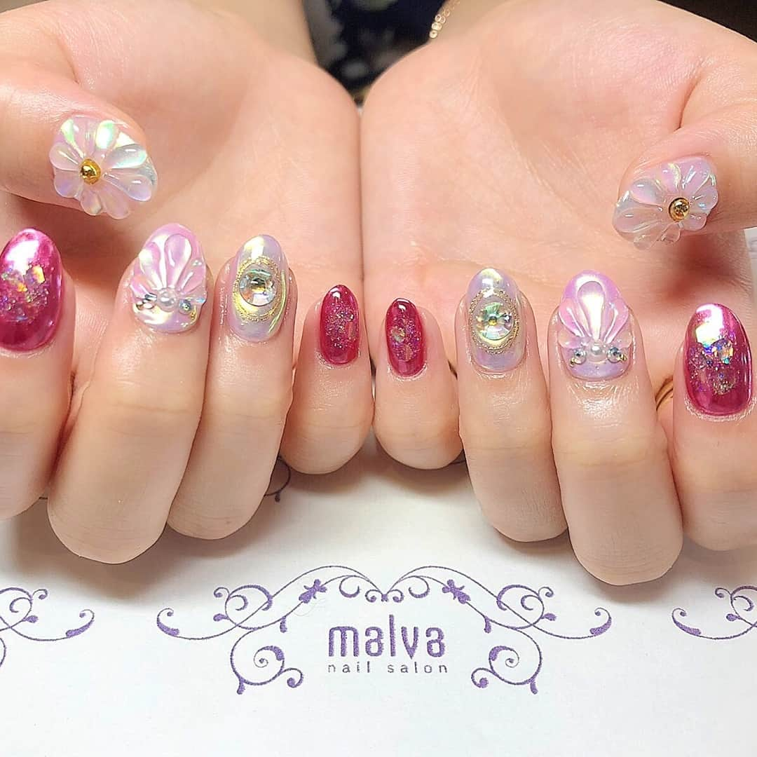 nailsalon malva（ネイルサロンマルヴァ）さんのインスタグラム写真 - (nailsalon malva（ネイルサロンマルヴァ）Instagram)「❃お客様nail❃⠀ ⠀ キャンペーン《キラキラアート053》💘⠀ ⠀ 大大人気のdesign✨⠀ ⠀ nailsalon malva ⠀ ご予約はLINEからがオススメです☆⠀ 🌙原宿LINE ID→《@malva》⠀ ※@を忘れずに‼︎⠀ 全てのアートや料金表はHPより⠀ http://www.malvanail.com/sp/⠀ #malva#マルヴァ#ネイル#gelnail#nail#nailart#naildesign#nailstagram#ジェル#gel#ジェルネイル#ネイルデザイン#原宿ネイル#nailsalon#ネイルサロン#ネイルチップ#森絵里香#malvaネイル#malvanail#ネイリスト募集#美甲#3D#ハンドネイル#夏ネイル#네일#젤네일#甲油#指甲#beauty#シェルネイル」7月23日 14時00分 - malva_nail