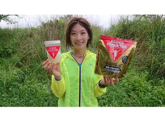 西谷綾子さんのインスタグラム写真 - (西谷綾子Instagram)「✴︎ ちょっと前の3連休はRUN合宿へ♡ 今年もすずらん荘の皆さんにお世話になりました‼︎ 優しくて笑顔が素敵🤗 ・ ♦︎13(土) 標高1530m アップダウンクロカンコース1km×10本 ・ ♦︎14(日) 標高1600m 霧ヶ峰ウッドチップコース20km ・ ♦︎15日(月・祝) 標高1540m 女神湖 周回コース 2km×8本 ・ 3日間でjog入れて70km🏃‍♀️ ・ 走り終えたらアミノアシッドプロテインを飲んで 疲労回復‼︎📸②(髪の毛ボサボサ😂) ・ 他パワープロダクションのサプリメントは 私の心強い味方✨👍 ・ 3日目のラスト2本、 これまで経験したことないくらい呼吸が 荒くなったけど(最大心拍数202まで上がっていたよ😳😂)身体は動いたから、 ペースは落ちることなくラストが1番速く終われた✌️️ ・ 「合宿中”強さ”を感じる素晴らしい走りでした‼︎」っと 言ってもらえた😭✊✊ 沢山の励ましがあったからこそです！ ご一緒した皆さんありがとうございました♡ 楽しく面白かったなー♪ ・ #綾子run #長野 #女神湖 #霧ヶ峰 #高地トレーニング  #フルマラソン #サブスリー #サブスリーへの挑戦 #パワープロダクション #グリコ #glico #天真RUN漫」7月23日 14時01分 - ayako.nishitani