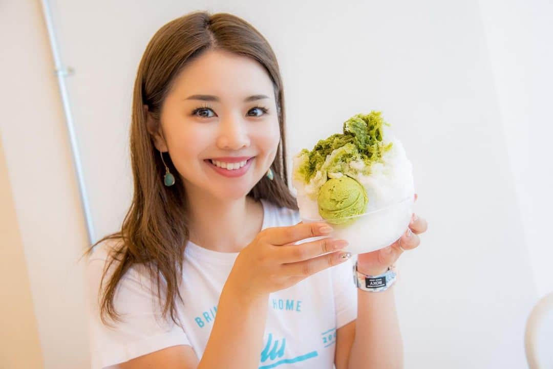 大槻有沙さんのインスタグラム写真 - (大槻有沙Instagram)「先日、8月17日・18日開催の水祭で食べられる茶氷を一足先に食べに行ってきました٩(๑❛ᴗ❛๑)۶💓 パティスリー46の炙りかき氷と、Maruzen Tea Roasteryの玉露かき氷をはしごしました🌞 茶氷ってどれもあんまり違いないでしょ〜⁇って思ってる方、結構違います🙆🏻‍♀️！！ 水祭の会場では10店舗ほど並びますので、自分の好きな茶氷を見つけて下さい💋 ・ #静岡  #SBSテレビ #イブアイしずおか #エンタ #水祭 #茶氷 #SBSラジオ #静岡放送 #鉄崎幹人のWASABI #WASABI #アナウンサー #大槻有沙 #follow #followme」7月23日 14時10分 - arisa_otsuki