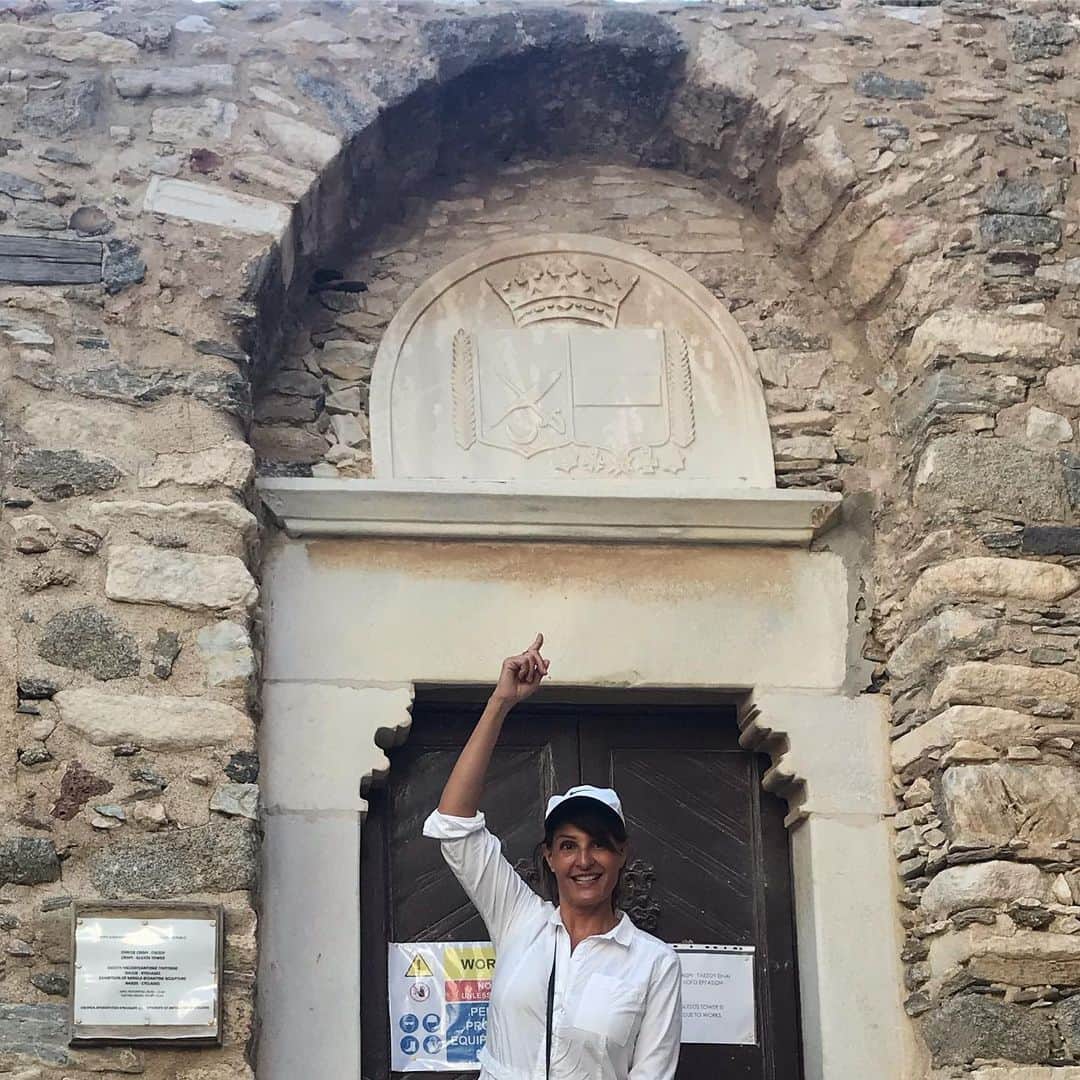 ニア・ヴァルダロスさんのインスタグラム写真 - (ニア・ヴァルダロスInstagram)「All queens need a crown. #Naxos #Greekislands #VisitGreece」7月23日 14時05分 - niavardalos