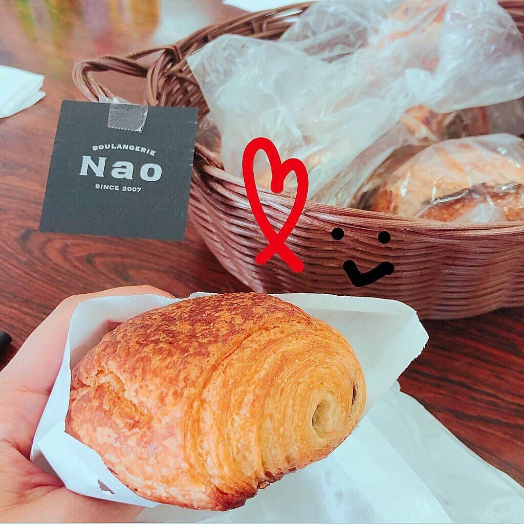 加納永美子さんのインスタグラム写真 - (加納永美子Instagram)「______________________________ BOULANGERIE Nao🥖🍞🥐 . 先週の差し入れ♡神戸元町のベーカリー！ . 私がいただいたのはパン・オ・ショコラ🍫💕デニッシュ生地も美味しかったけど、ハード系のパンも美味しそうだった😌💭 . 神戸は美味しいパン屋さんがいっぱい😍 . . . #ブーランジェリーナオ #boulangerienao #ベーカリー #パン #パン屋 #パン屋巡り #パン屋さん巡り #パン屋さん #神戸パン屋 #神戸パン屋巡り #神戸パン屋さん #神戸パン屋さん巡り #元町 #パン好き #followme #加納永美子 #神戸グルメ」7月23日 14時08分 - emiko_s2