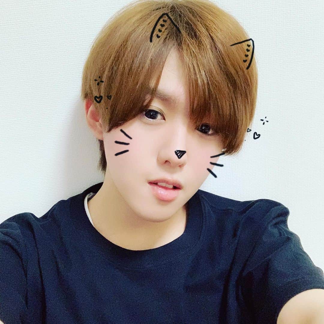 上島陸歩のインスタグラム：「こんなに短くしたの始めてすぎて違和感しかない笑」