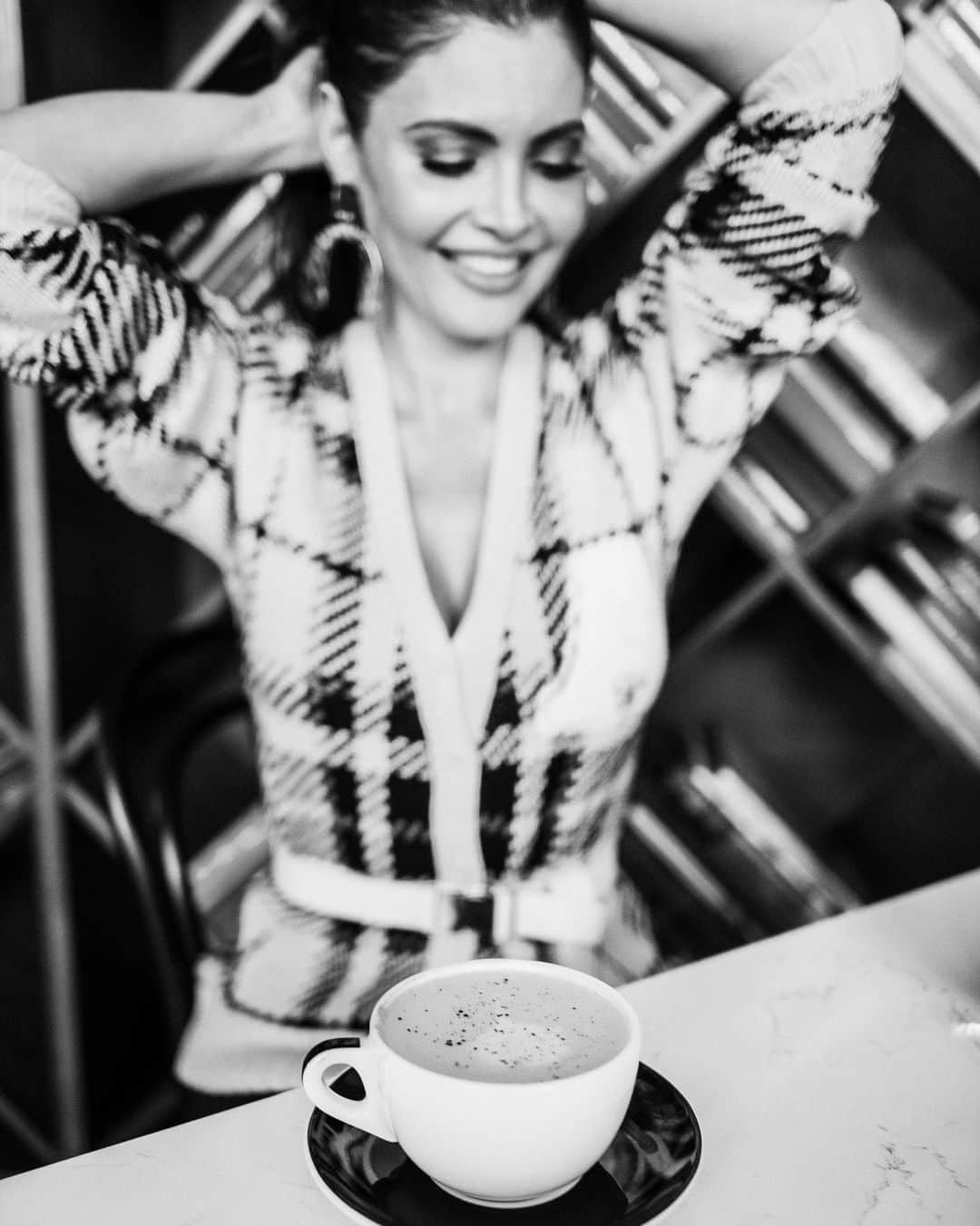 Chiquinquira Delgadoさんのインスタグラム写真 - (Chiquinquira DelgadoInstagram)「El café huele a cielo recién molido 💫  gran día #coffeelovers 🙋🏻‍♀️ @kiralife.official 🍃」7月23日 23時34分 - chiqui_delgado