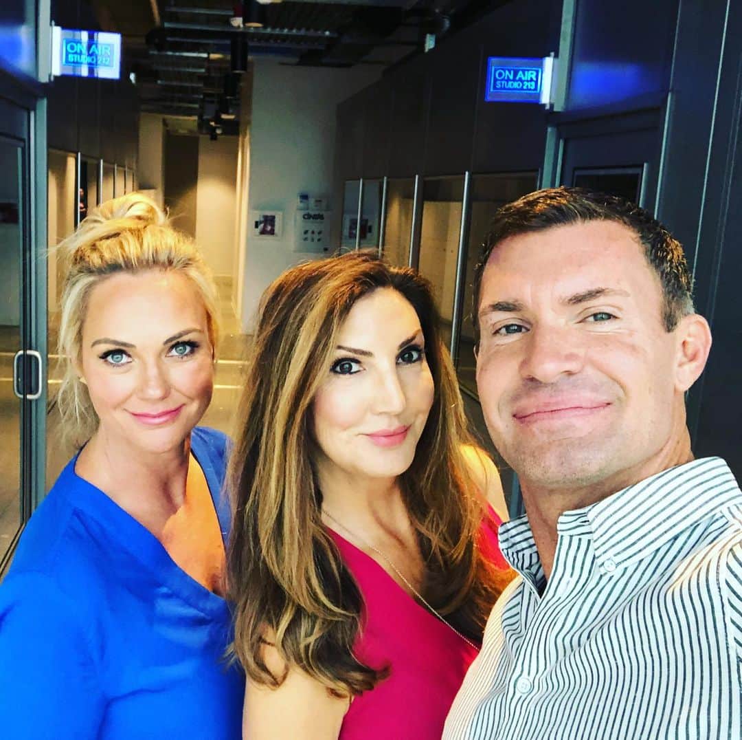 ヘザー・マクドナルドのインスタグラム：「On at 8 am on @jljefflewis @megancatalina 102 on @radioandysxm @siriusxm」