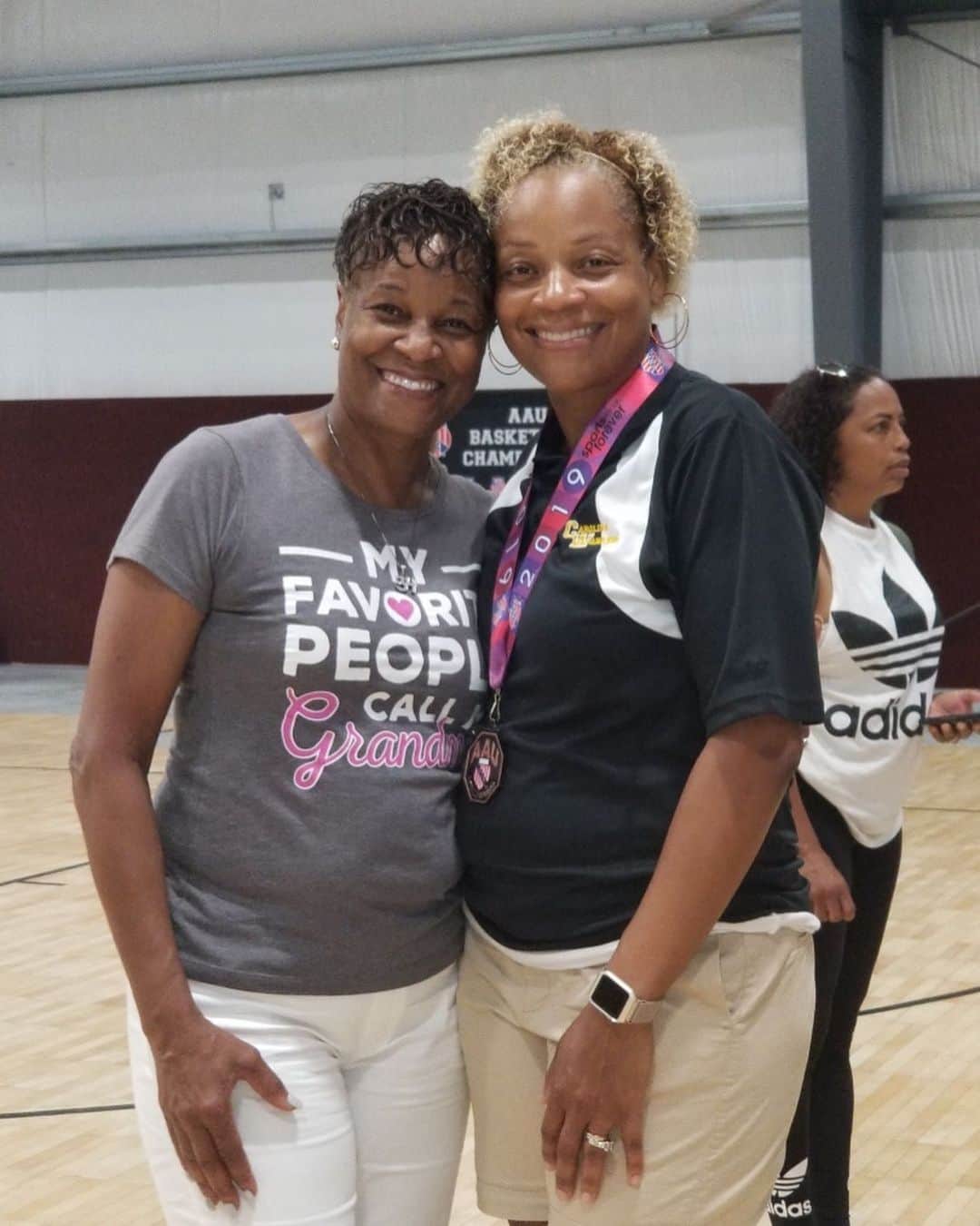 レイ・アレンのインスタグラム：「Today my big sister @kallen_34 won the 14 and under AAU Gold bracket championships in Orlando at #espnwildworldofsports and today is her birthday! So please help me in wishing her a happy birthday and also congratulating her on winning and being a great role model for these young women. #happybirthday #aau #wearethechampions」