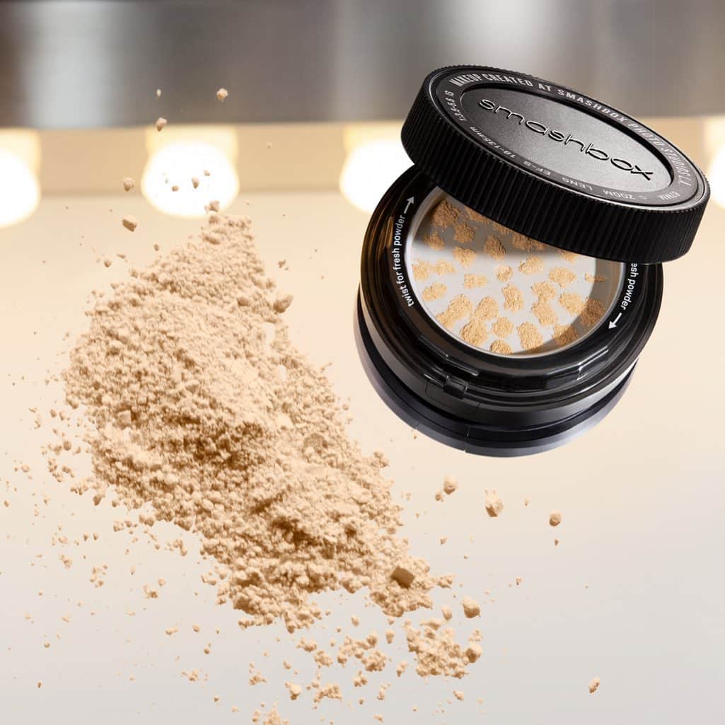 Smashboxのインスタグラム：「In case you need a little dusting of extra confidence for your big day. New Photo Finish Setting Powder sets makeup, mattifies shine and blurs skin. Exclusively at @ultabeauty and smashbox.com.」