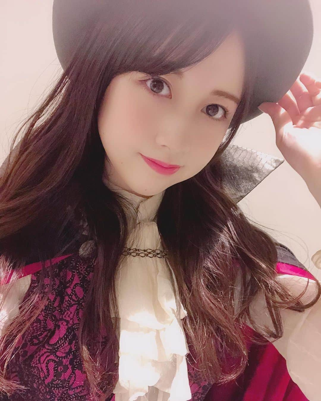 永野芹佳さんのインスタグラム写真 - (永野芹佳Instagram)「撮影でドラキュラの衣装着たよ〜🧛‍♀️ 早すぎるハロウィンコスプレ🎃👻 #ドラキュラ #ハロウィン #献血お願いします」7月23日 23時51分 - iroziro_serika