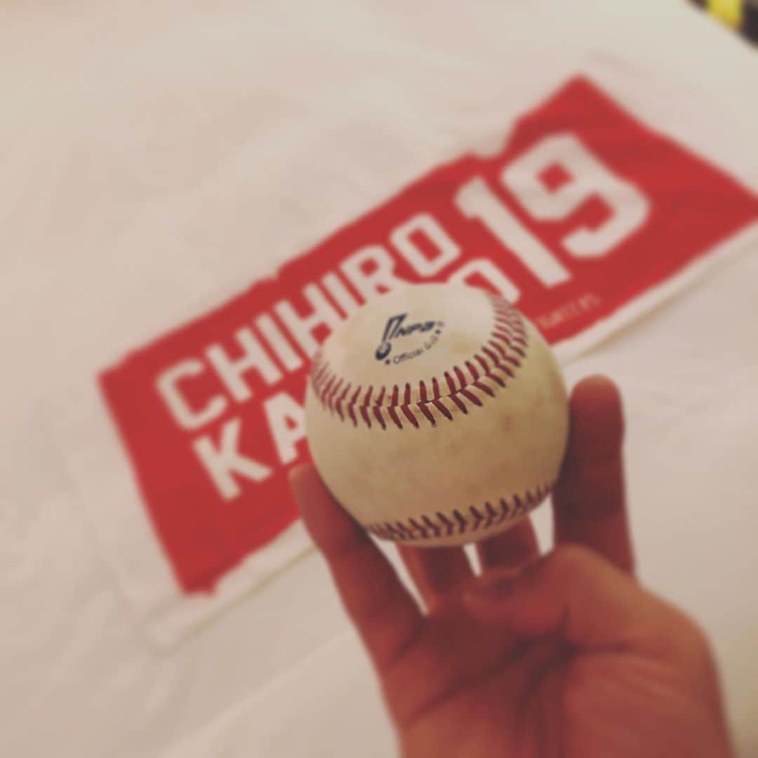 金子千尋さんのインスタグラム写真 - (金子千尋Instagram)「4勝目⚾︎⚾︎⚾︎⚾︎ ． 本日7月23日、4勝目をあげることが出来ました！ 個人的に後半戦初登板と言うこともあり、チーム的にも今日の試合は大事であろうと勝手に決め付け（もちろんどの試合も大事ですが、、、）初回から飛ばしました！ 若干球数は多かったですが0点に抑えれて良かったです！ そしてチームも勝てたので良かったです！ 次回登板もガンバります❗️ ． #応援ありがとうございました！ ． ． ． ． ．  #オニ蒸し の #オニ汗 ． オニが蒸していて汗をかくかはわからない、、、」7月24日 0時02分 - kanekochihiro_official