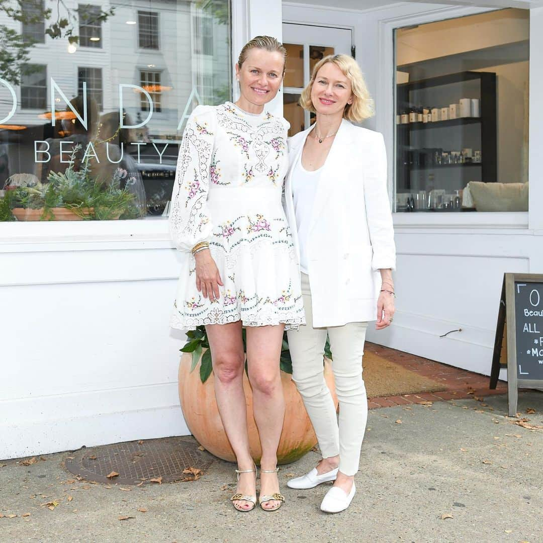 ナオミ・ワッツさんのインスタグラム写真 - (ナオミ・ワッツInstagram)「A lovely evening last night @ondabeautynyc with the formidable @drbarbarasturm  and @nushusociety A Masterclass about Dr Barbara’s incredible  #skincare line, #cleanbeauty and #wellness By popular demand Dr Sturm will be back at our #sagharbor store on saturday  27th July. 2-4pm Come on in!! 😘」7月24日 0時12分 - naomiwatts