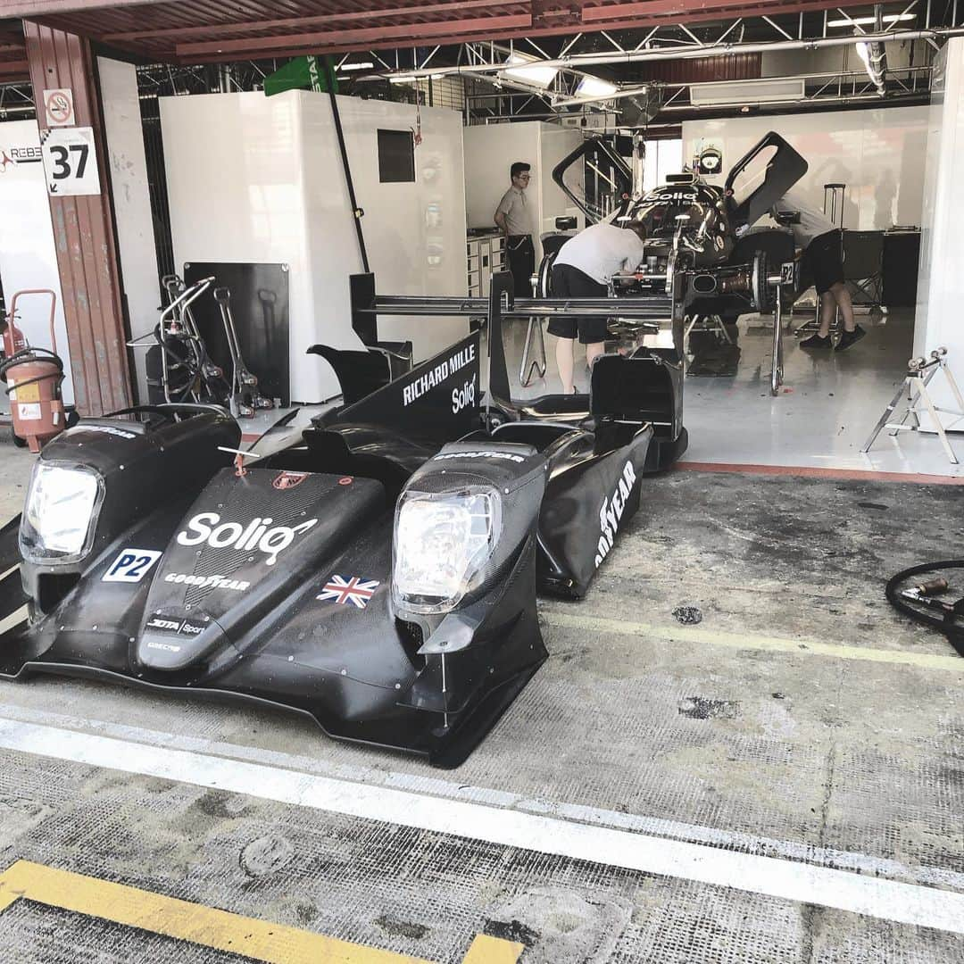 パストール・マルドナドさんのインスタグラム写真 - (パストール・マルドナドInstagram)「#barcelona #prologue #wec #2019 #2020 #jotasport #goodyear #oreca #anthonydavidson #robertogonzalez  #pastormaldonado #uk #mexico #venezuela」7月24日 0時18分 - pastormaldo