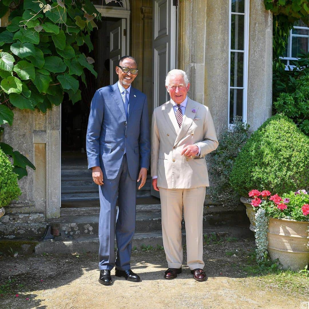 クラレンス邸さんのインスタグラム写真 - (クラレンス邸Instagram)「The Prince of Wales today received the President of Rwanda, @paulkagame, at Highgrove House. In April, The Prince wrote to the President to share his best wishes and prayers as Rwanda marked the 25th anniversary of the Genocide Against the Tutsi. HRH also said he was delighted to be visiting Rwanda next year for the Commonwealth Heads of Government Meeting 2020. 📸 PA」7月24日 0時24分 - clarencehouse