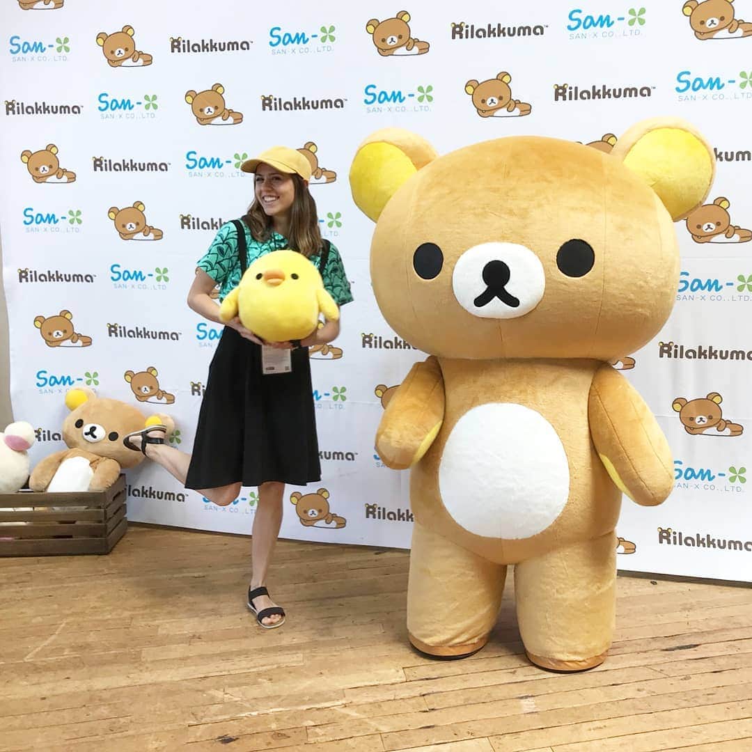 Rilakkuma US（リラックマ）さんのインスタグラム写真 - (Rilakkuma US（リラックマ）Instagram)「Rilakkuma made an appearance at the Urban Outfitters Gaslamp on Saturday during San Diego Comic Con and was visited by Abby Trott (@abbytrott), the voice actor of the Ghost Girl from the new Netflix series! Thanks for stopping by! . . . #rilakkumaus #rilakkuma #sanx #kawai #sdcc #sdcc19 #urbanoutfitters @urbanoutfitters #リラックマ #サンエックス」7月24日 0時28分 - rilakkumaus