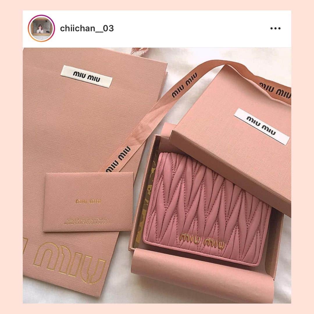 bis_web bis [ビス] さんのインスタグラム写真 - (bis_web bis [ビス] Instagram)「﻿ July 23, Tuesday﻿ ﻿ ﻿ 👛﻿ ﻿ ﻿ みんなのお財布のブランドは？﻿ ﻿ bisガールの中でで一番人気はやっぱり﻿ #miumiu のお財布！﻿ ﻿ つづいて、#gucci 🖤﻿ ﻿ そして、、、最近bis編集部が注目しているのは﻿ #maryquant のお財布！﻿ ﻿ かわいいお花のロゴマークは デイジーと呼ばれているそう！﻿ ﻿ ﻿ みんなの愛用しているお財布を﻿ @bis_web / #bis_web のタグ付けをして投稿してね🖤﻿ ﻿ ﻿ ﻿ #お財布 #おさいふ #二つ折り財布 #ミニウォレット #マリークワント #デイジー #マリクワ #さいふ #小物 #バッグの中身 #三つ折り財布 #wallet #革財布 #👛 #かばんの中身 #カバンの中身 #グッチ #ミュウミュウ #ブランド #ブランド財布 #bis_web」7月24日 0時39分 - bis_web