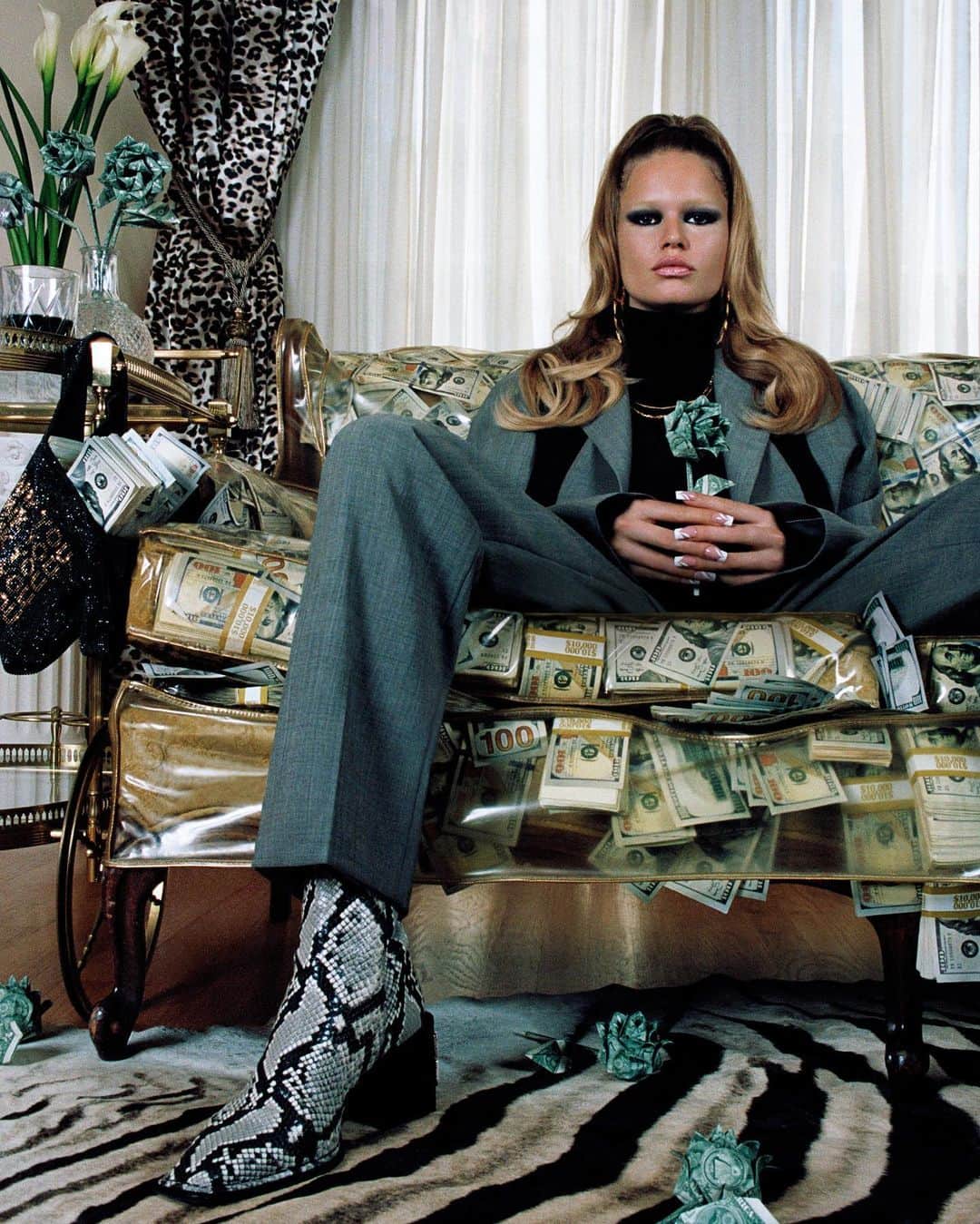 アレキサンダー・ワンのインスタグラム：「She's not a paper chaser. She's a money maker. - Presenting #TheWangHustle, starring @annaewers in Collection 2 2019. - Shop the collection online and in-store worldwide. - Photo by @hugocomte Styled by @haleywollens」
