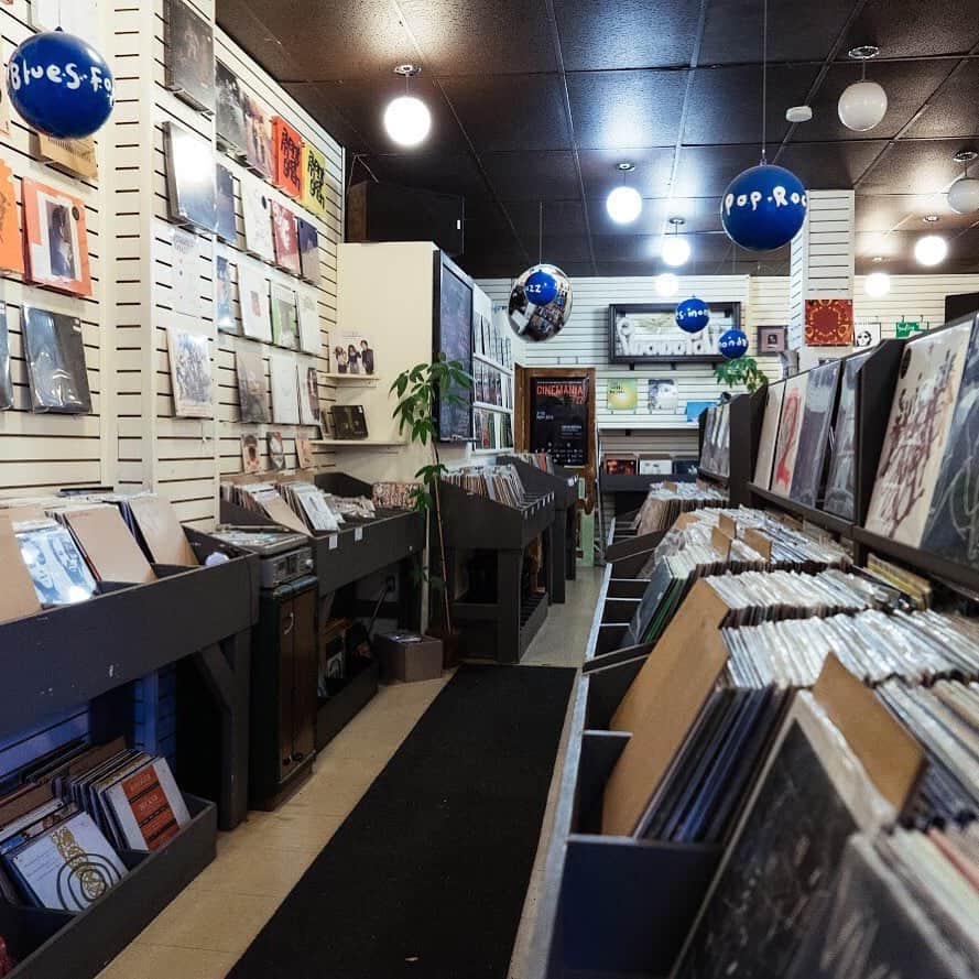 Red Bull Music Academyのインスタグラム：「Phonopolis ⠀⠀⠀⠀⠀⠀⠀⠀⠀ Stocked with fresh jams and dusty classics alike, at the store’s core lies the importance of shining the spotlight on local artists. ⠀⠀⠀⠀⠀⠀⠀⠀⠀ 📷: @newyorkcityvibe ⠀⠀⠀⠀⠀⠀⠀⠀⠀ #RecordStore #RecordStores #VinylRecords #VinylSoundsBetter #RBMA」
