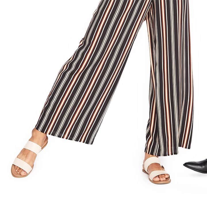ロック&リパブリックのインスタグラム：「Which comes first: the outfit or the shoes? 🤔Either way, you win. #tuesdayshoesday #Kohls」