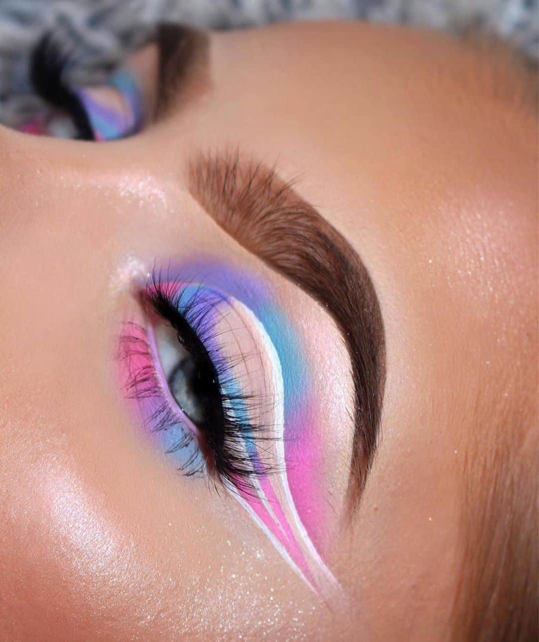 Jeffree Star Cosmeticsさんのインスタグラム写真 - (Jeffree Star CosmeticsInstagram)「Hi neon pastels, how are ya? 🦄 Our boo @makeupharriet uses the #Jawbreaker palette to create this look! 💅🏻 lashes are @tatti_lashes TL10 🌸 #jeffreestarcosmetics #jawbreakerpalette」7月24日 0時56分 - jeffreestarcosmetics