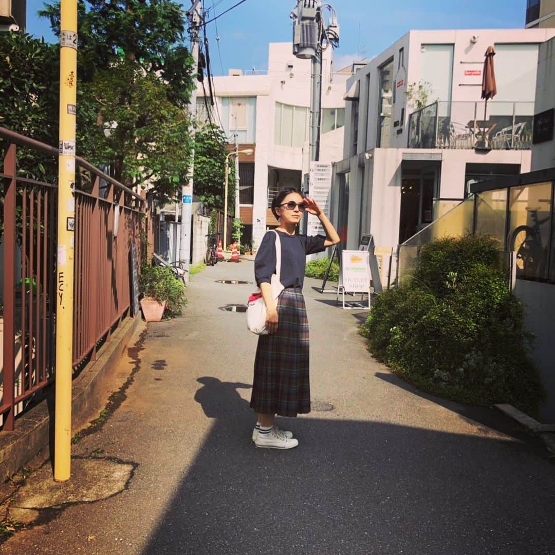 熊木杏里のインスタグラム：「夏でございます。 衣装を探して。」