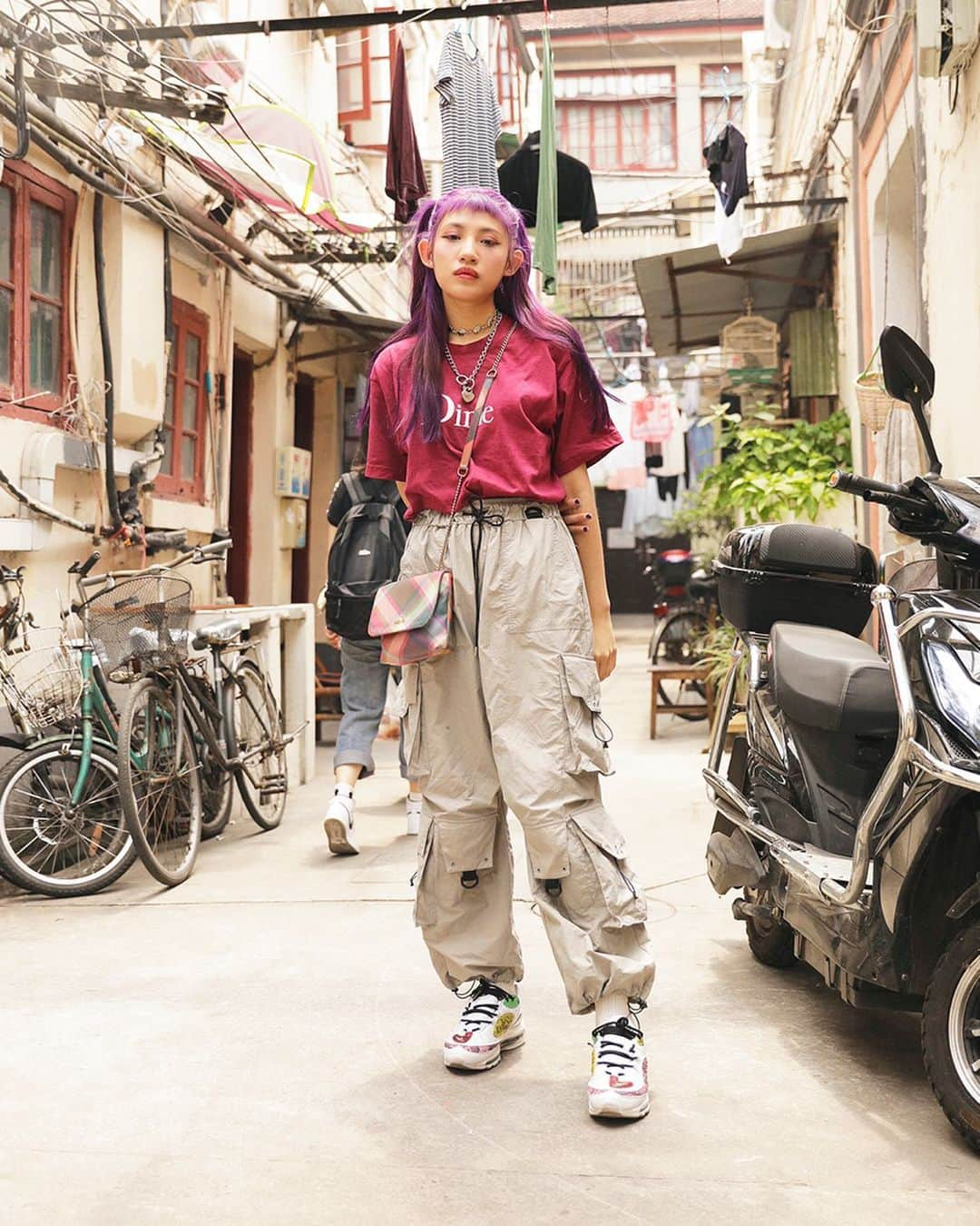 Droptokyoさんのインスタグラム写真 - (DroptokyoInstagram)「CHINA STREET STYLE @drop_china #🇨🇳 #streetstyle#droptokyo#china#shanghai#shanghaifashion#shanghaifashionweek#streetscene#streetfashion#streetwear#streetculture#fashion#上海#中国#时装#时尚#潮流#东京#街拍#上海时装周#摄影#街头#穿搭  Photography: @dai.yamashiro」7月23日 16時01分 - drop_tokyo