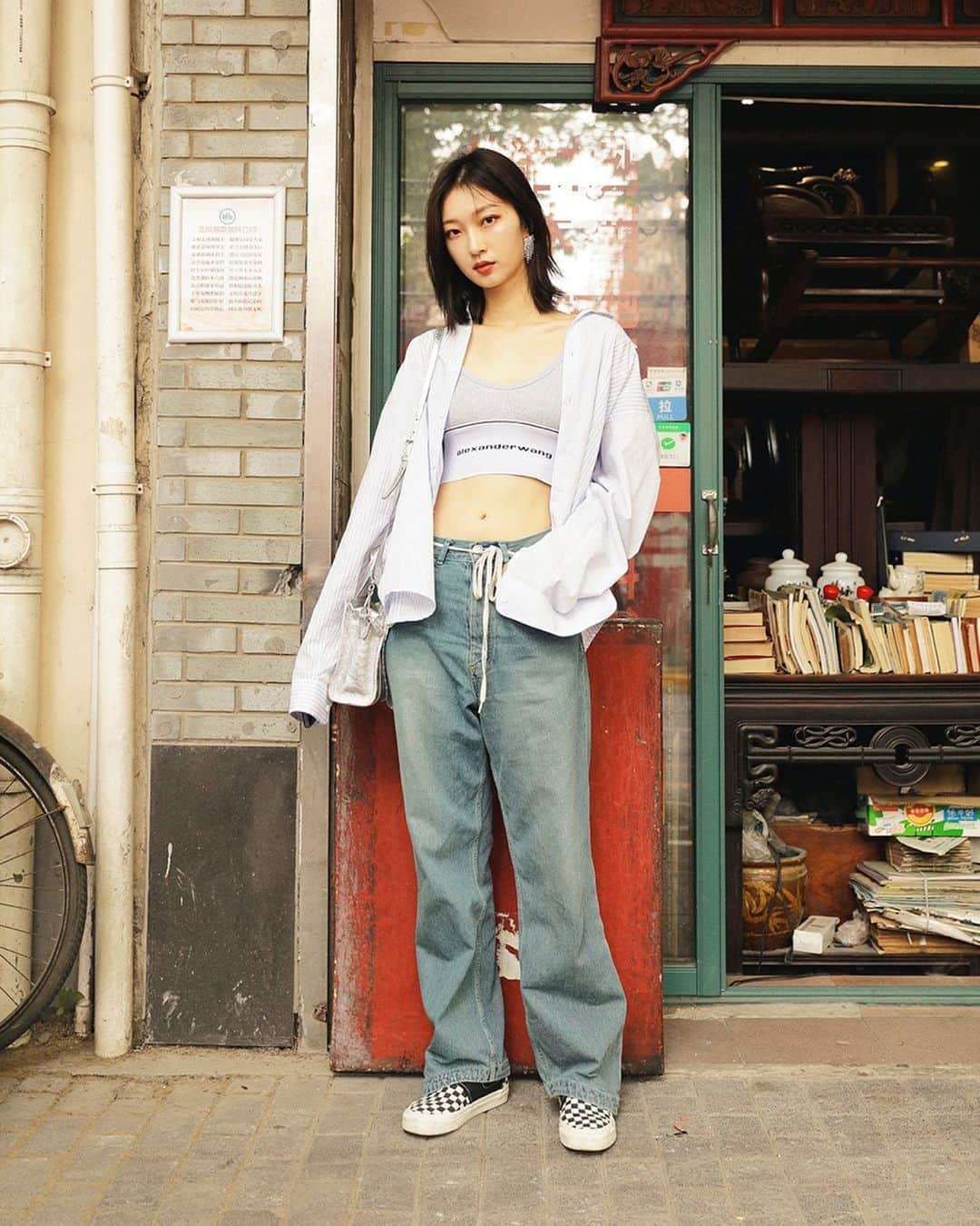 Droptokyoさんのインスタグラム写真 - (DroptokyoInstagram)「CHINA STREET STYLE @drop_china #🇨🇳 #streetstyle#droptokyo#china#shanghai#shanghaifashion#shanghaifashionweek#streetscene#streetfashion#streetwear#streetculture#fashion#上海#中国#时装#时尚#潮流#东京#街拍#上海时装周#摄影#街头#穿搭  Photography: @dai.yamashiro」7月23日 16時01分 - drop_tokyo