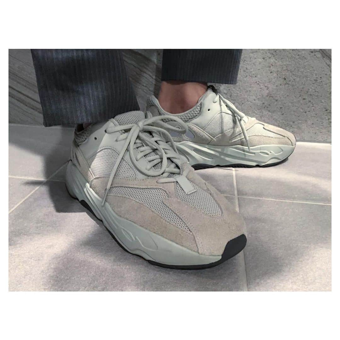 桐山漣さんのインスタグラム写真 - (桐山漣Instagram)「・ #yeezyboost700  Salt color かっこええ😎」7月23日 16時10分 - renn_kiriyama_official