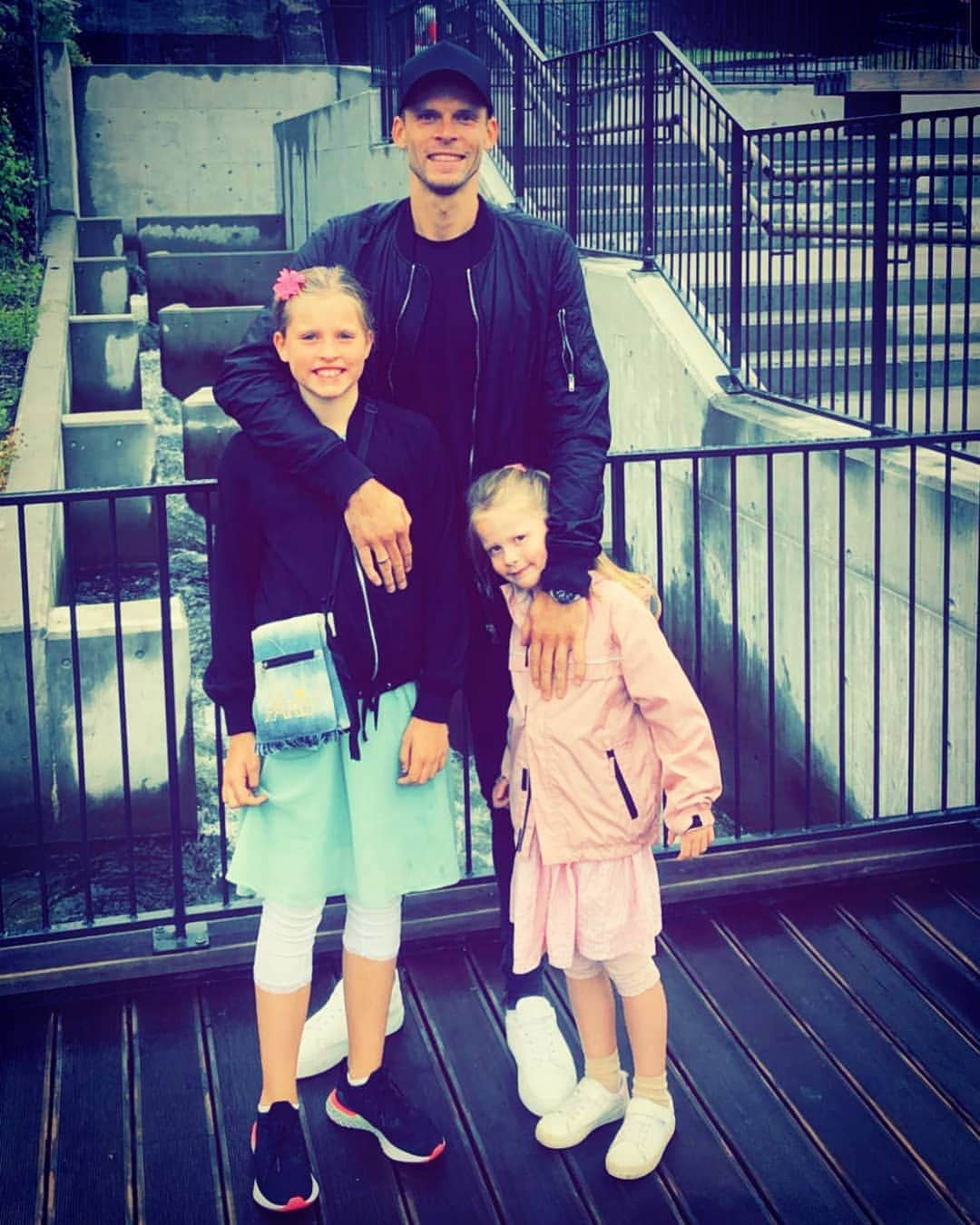 ルネ・ヤーステインのインスタグラム：「Had two wonderful days with my girls❤」