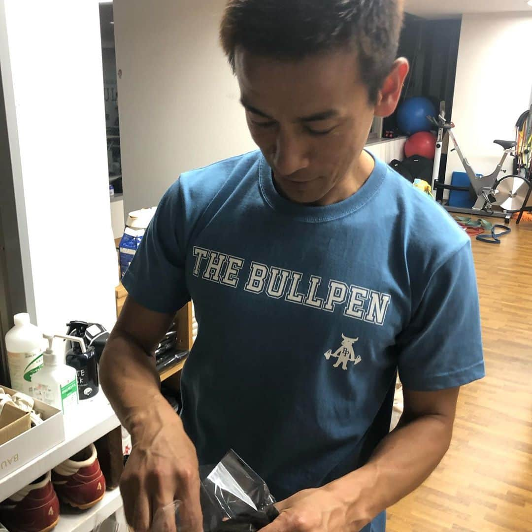 天谷宗一郎さんのインスタグラム写真 - (天谷宗一郎Instagram)「2019年、夏。  ヘビロテ確定のＴシャツ。  ありがとうございます😊  #BULLPEN #鈴川卓也 #恥ずかしがり屋さん #2019夏 #一張羅 #ありがとうございます #天谷宗一郎」7月23日 16時21分 - soichiroamaya