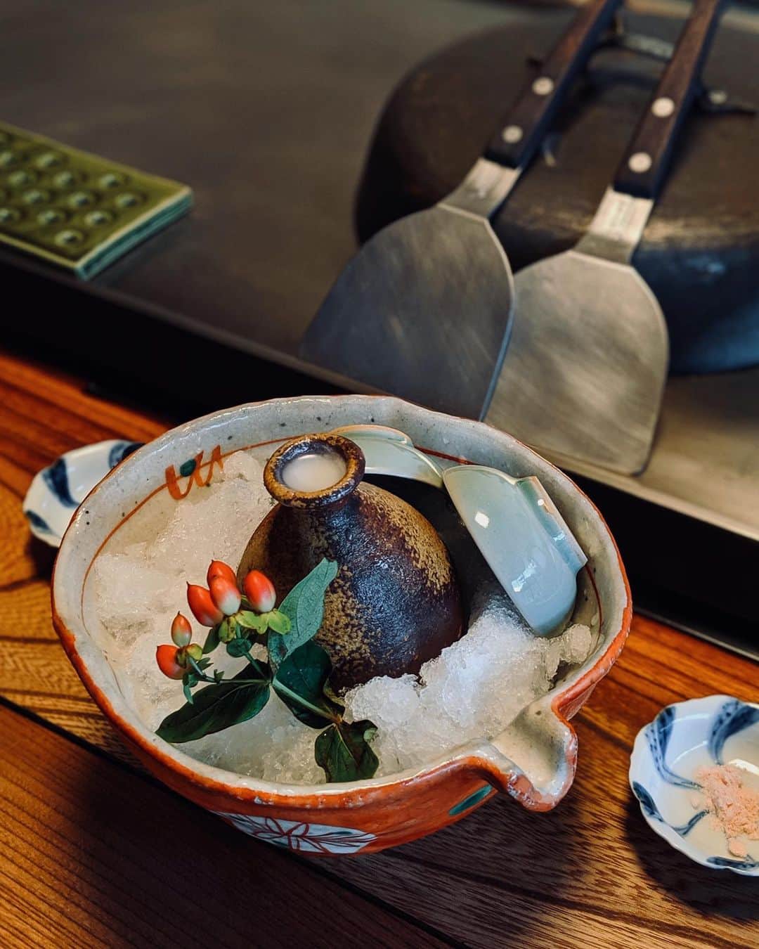 Joeさんのインスタグラム写真 - (JoeInstagram)「My first time to visit Gifu Prefecture.  ロース＆ヒレステーキを目当てに訪れた岐阜県・長良川のほとりにある「潜龍」。日本人ならではの料理法、情緒豊かなお座敷、玄関を入った瞬間から始まる中居さんのおもてなし、食事もそうだが、約130年前に建てられた貴重な歴史ある空間でゆったりと味わえる贅沢なひととき。シメの梅肉と青紫蘇をブレンドしたガーリックライスも美味しゅうございました。 #潜龍 #岐阜県 #鵜飼」7月23日 16時26分 - joe_tokyodandy