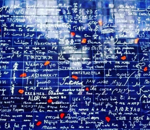 NAOMIさんのインスタグラム写真 - (NAOMIInstagram)「あまりにも有名な amourの壁  世界中の言葉で 「愛」が書いてあります。  #芸術の街 #abbesses  @paris」7月23日 16時38分 - naominakano703