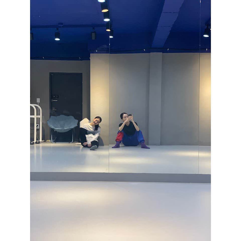 キム・ゴウンさんのインスタグラム写真 - (キム・ゴウンInstagram)「👯‍♀️ @mar.mover 🖤」7月23日 16時48分 - ggonekim