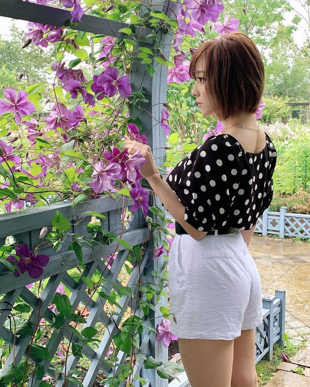ハピネス笑舞のインスタグラム：「とよよんの撮影だいすき🥰📸！！ 今回は私の地元、恵庭のえこりん村で撮影してきたよん👌🍾 #smile#love#fashion#girl#六本木#銀座#歌舞伎#北新地#中洲#すすきの#大阪#北海道#キャバ嬢#長谷川笑舞#バルセロナ#桃李#おっぱい#巨乳#キャバ嬢と繋がりたい#カジュアル#仲良し#ジム#バースデー#札幌#劇団桃李#happiness#hカップ#ダイエット#ベストボディジャパン #bbj日本大会」