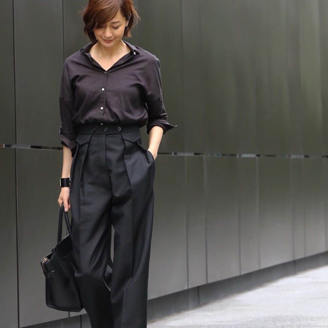 富岡佳子さんのインスタグラム写真 - (富岡佳子Instagram)「#outfit  スワイプ2枚目…この時期、どんな天候にも#teva  サンダルだと安心ですね。 お揃いの方も多いのではないですか？ 我が家は家族全員持っていますよ☺︎」7月23日 16時44分 - yoshikotomioka