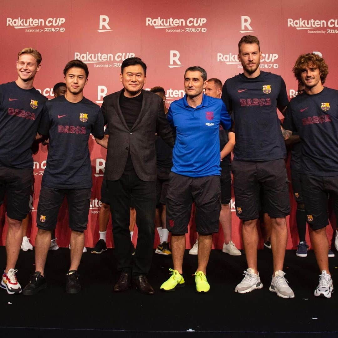 サッカーキングさんのインスタグラム写真 - (サッカーキングInstagram)「. New Comers👀 （2019.07.21） . 📷Photo by Rakuten CUP / VISSEL KOBE . #フレンキーデヨング #FrenkieDeJong #安部裕葵 #HirokiAbe #三木谷浩史 #HiroshiMikitani #楽天 #Rakuten #バルベルデ #ErnestoValverde #Valverde #ネト #Neto #グリーズマン #antoinegriezmann #griezmann #Barcelona #バルセロナ #FCB #ラリーガ #LaLiga #football #futbol #サッカー #⚽️ #サッカーキング」7月23日 16時54分 - soccerkingjp